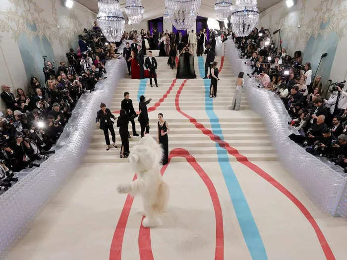 The majority of what the public sees of the Met Gala occurs on the red carpet, which stretches down and across the steps of the museum. 