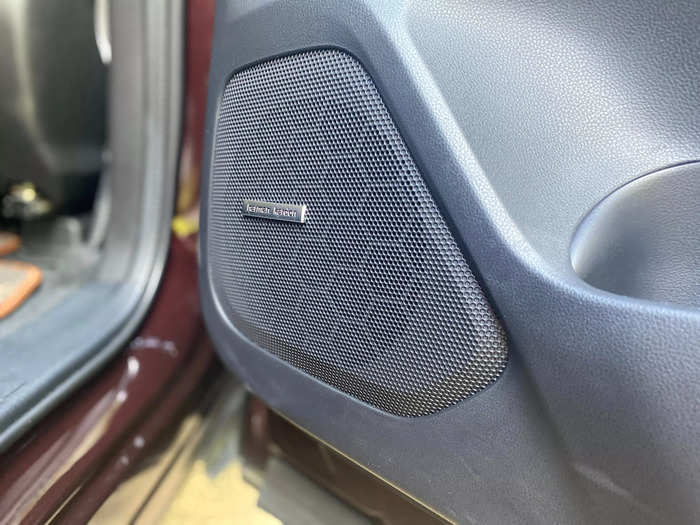 My fully loaded Touring tester came equipped with the 14-speaker Harman-Kardon QuantumLogic sound system. We enjoyed its rich and powerful sound. 