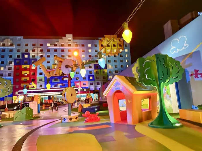 At night, the courtyard leading to the hotel was illuminated with enormous lights that made us feel toy-sized in comparison. 