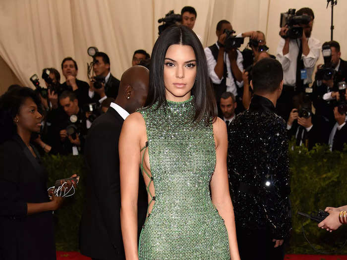 Kendall looked great in green when she attended the 2015 Met Gala, but her hair and makeup made her overall look forgettable.