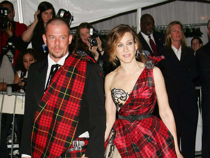 Sarah Jessica Parker wore a bold tartan dress that matched designer Alexander McQueen, who attended his only Met Gala with her in 2006. 