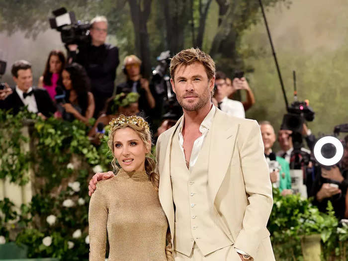 Elsa Pataky and Chris Hemsworth coordinated in tan and gold.