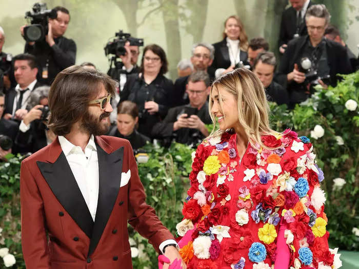 Leonardo Maria Del Vecchio and Jessica Serfaty Michel brought color to the red carpet.