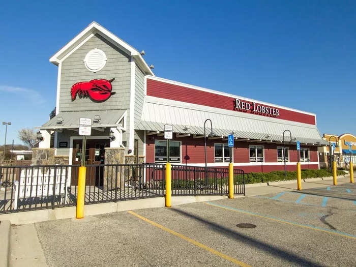 1970: General Mills acquired Red Lobster and the business expanded across the country. 