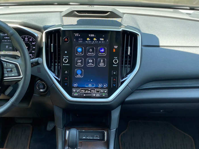 4. The Starlink infotainment system and 11.6-inch touchscreen.