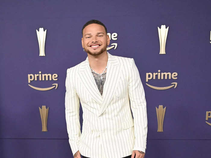 Kane Brown played it too safe with his outfit.