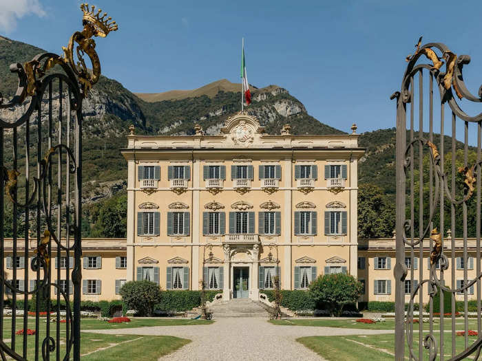 Villa Sola Cabiati is a short distance from the main hotel.