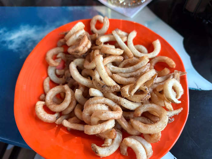 Hooters serves curly fries, so I ordered some