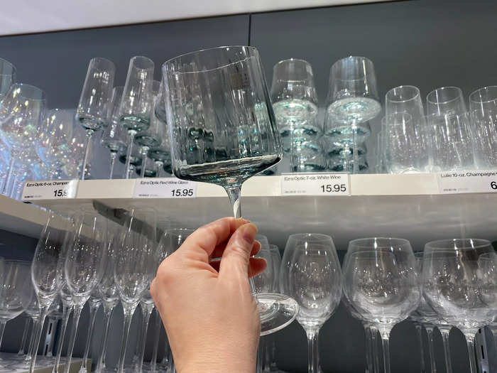 The right drinking glasses will wow dinner guests. 