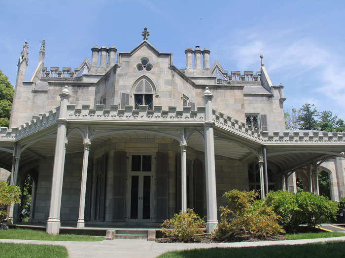 The tour began outside the mansion, where our guide spoke about the three families that owned the property: the Pauldings, the Merritts, and the Goulds.