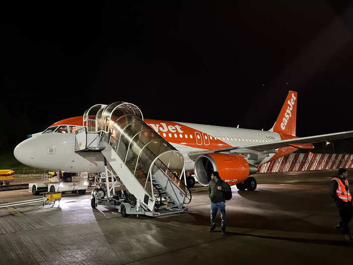 Seeing the friendliness of the easyJet cabin crew made me smile after a long day of traveling. They were chatting to passengers and sharing stories about Rome during the trolley service.