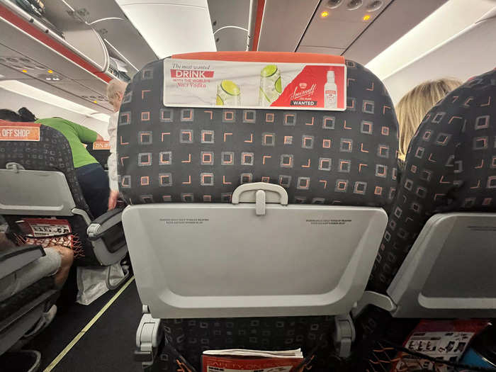 However, there is something to be said in favor of that because on easyJet, both myself and a passenger in front found some trash in the pockets.