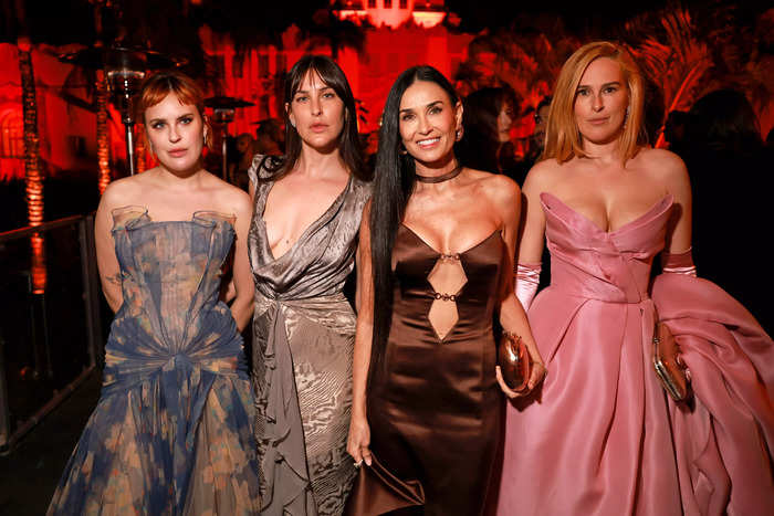 Rumer Willis reveals the group chat she and her sisters have with mom ...