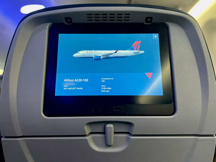 Besides the window, there were two other key differences between the mainline competitors: inflight entertainment and WiFi access.