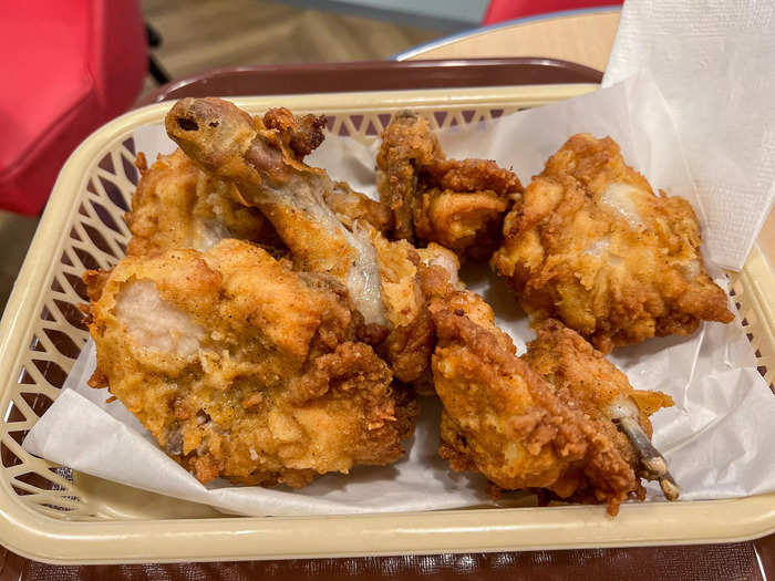 Of course, we tried the famous fried chicken. 