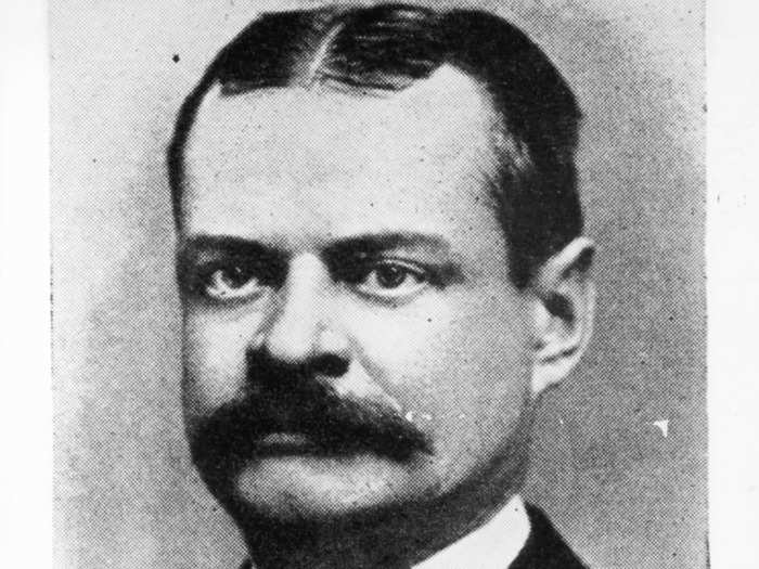 The simmering tensions prompted William Waldorf Astor to move to London in 1891.