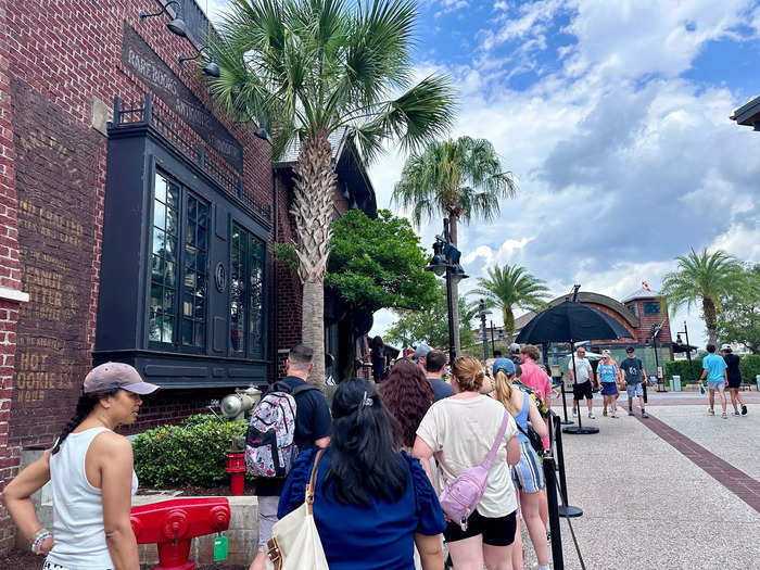 When I approached Gideon’s Bakehouse, the line wrapped around the building.