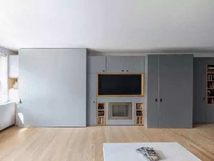 An animated GIF captures the seamless transition from living room to bedroom in its entirety. 