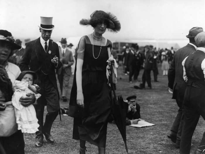 Horse races were a ritzy leisure activity that often involved fabulous outfits and hats.