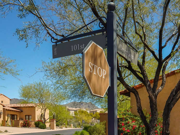 The same neighborhood had fancy street signs.