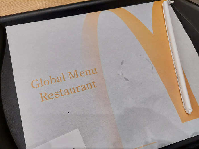 The only part of the presentation advertising my meal as anything out of the ordinary was this piece of paper covering the tray.