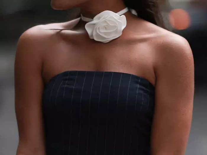 Chokers with large flowers quickly rose to fame, but the trend is dying out. 