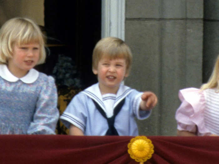 In 1985, young Prince William again distracted his cousins by pointing during the parade.