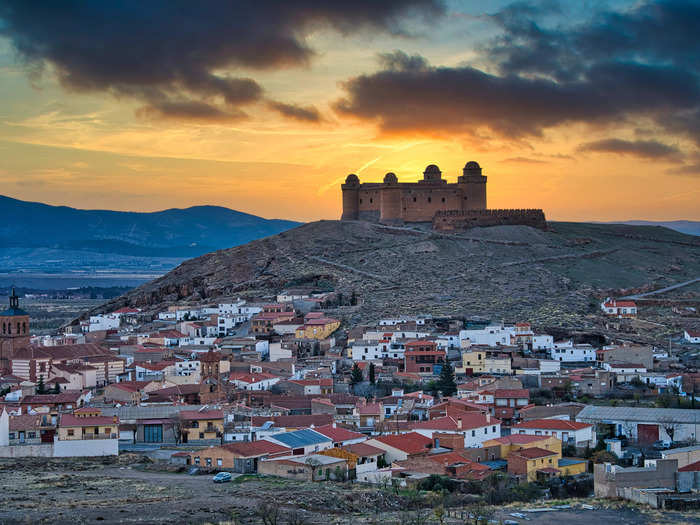 The night-time shots of Pentos in "House of the Dragon" look much like Castillo de la Calahorra, Spain.