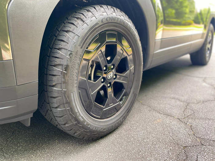In addition to blacked-out trim, front grille, and wheels, XRT-grade Santa Fes also get 18-inch Continental all-terrain tires. 