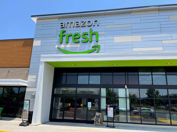 I visited the Amazon Fresh grocery store in Fairfax, Virginia, to test a Dash cart.