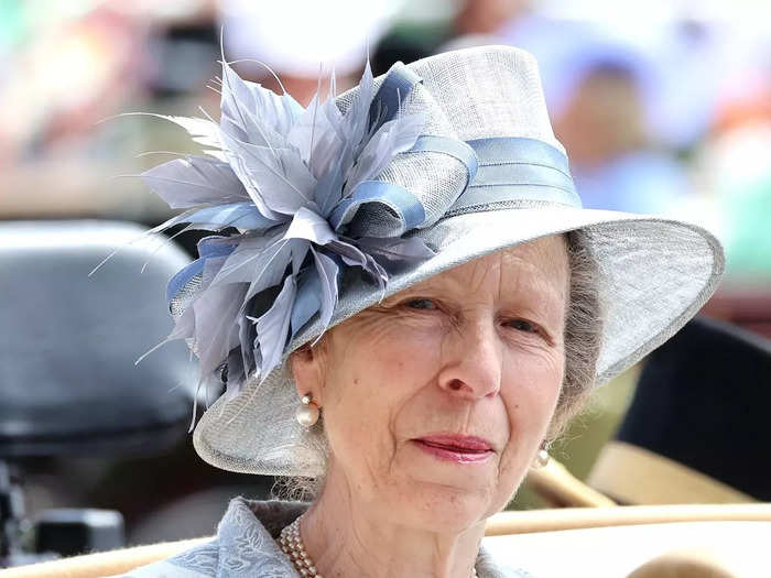 Anne arrived in cool lilac and blue tones on day three of Royal Ascot. 
