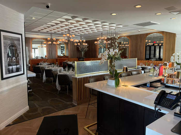 Il Mulino has a large menu of specials, à la carte offerings, and prix-fixe meals. 