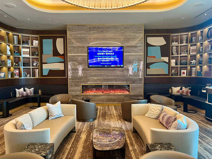 Once past the chaos of crowds and security, customers will step into what I think is the best premium lounge among the US Big 3 airlines.