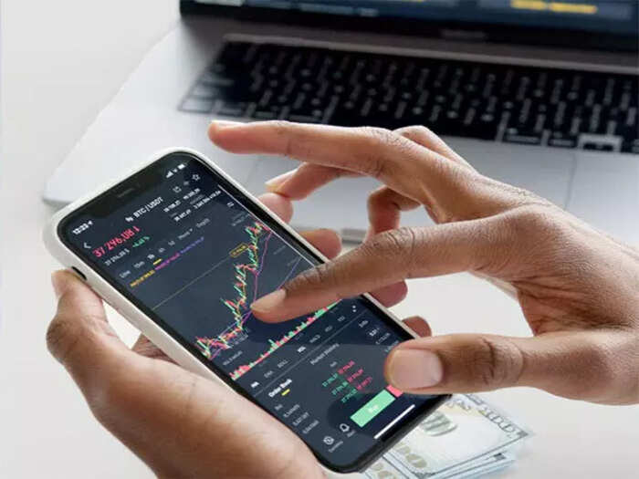 India benchmark equity closes in red, stocks of Bank Nifty dip 469 points