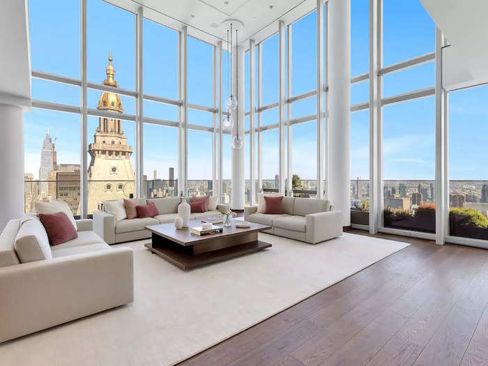 Shortly after purchasing it, Murdoch seemingly had second thoughts and briefly listed the penthouse for $72 million. 