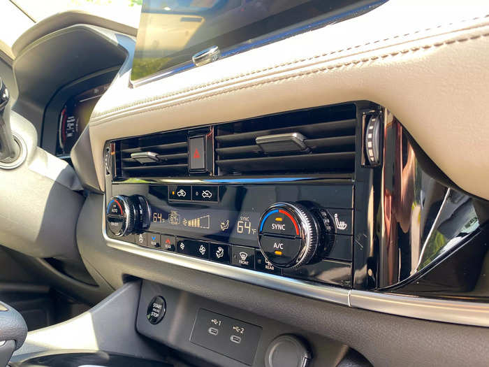 The Rogue SL comes with three-zone climate control. 