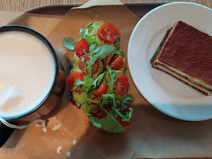 I opted for avocado toast with cherry tomatoes, tiramisù, and tea.