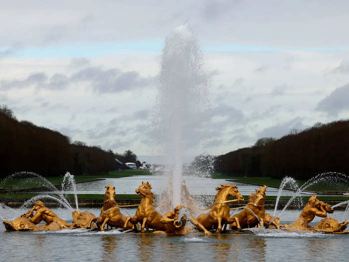 The palace reinstalled statues depicting Apollo