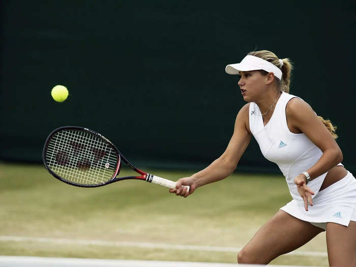 Anna Kournikova played Wimbledon in 2002 wearing an Omega watch.