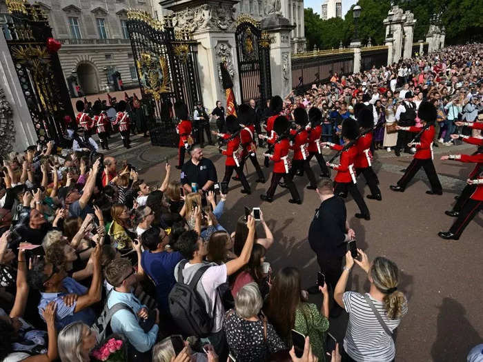 Watching the Changing the Guard ceremony in London wasn