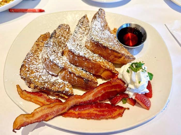 I ordered crème-brûlée French toast, and it did not disappoint.