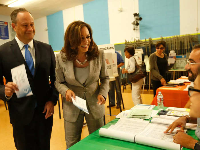 2016: Harris successfully ran for US senate, with Emhoff accompanying her to campaign events.