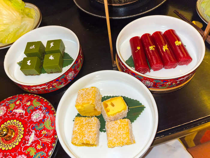 The Chinese dessert platter impressed me.