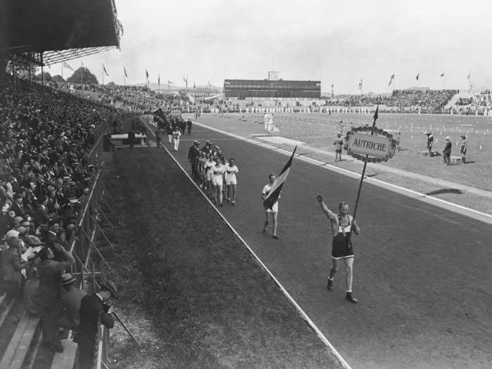 The 1924 Olympics had 17 sports and 126 medal events for its 3,089 athletes to compete in. 