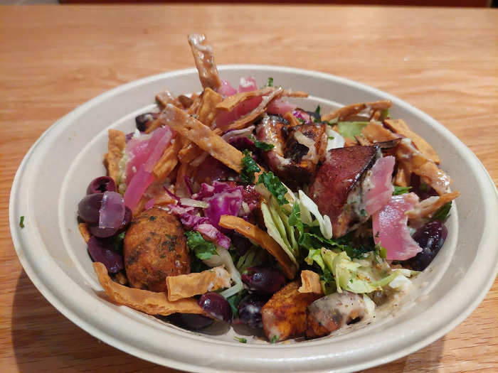 I opted for half-and-half portions of sweet potato and falafel for my main and topped them with black olives, pickled pink onion, cabbage slaw, and garlic dressing, all of which were free. Cava is also well-known for its pita chips and crisps, the latter of which you can add to your bowl for free.