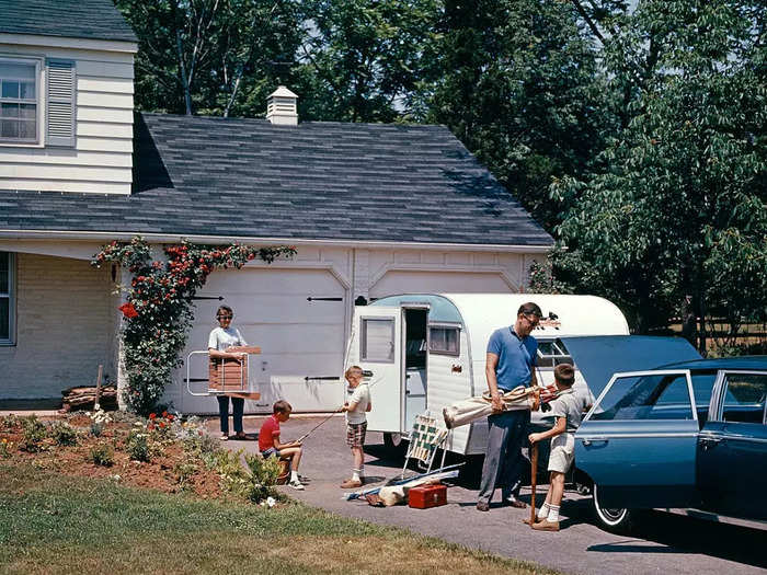 In the early 1960s, Americans realized the relative ease and low cost of cross-country road trips, and started to pile into their cars.