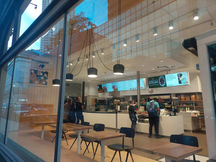 The Sweetgreen restaurant was light, airy, and almost deserted. I did arrive at nearly 8 p.m. on a Sunday, after all.