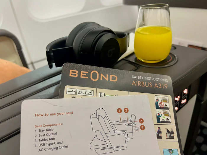 While the lack of TV may be odd, I like Beond’s in-flight entertainment setup. 