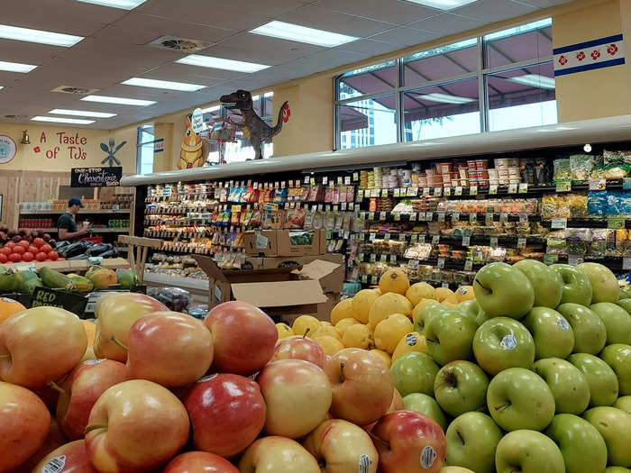 The fruit and vegetables looked incredibly fresh — does Trader Joe