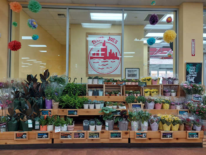 Artwork throughout the store celebrated Chicago, from this silhouette of the city in Trader Joe